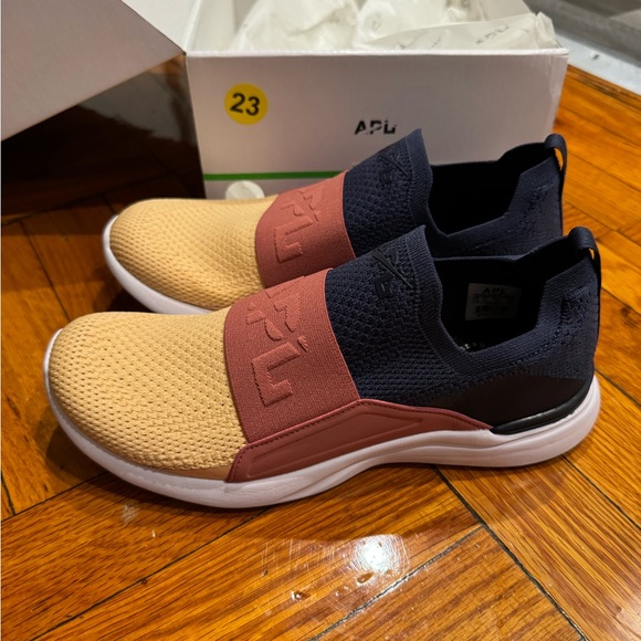 APL Women's TechLoom Bliss in Navy and Cedar - Picture 5 of 8